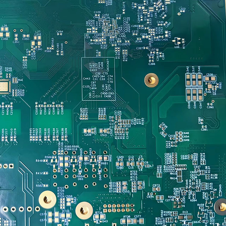 In che modo il PCB multistrato migliora le prestazioni elettroniche moderne?