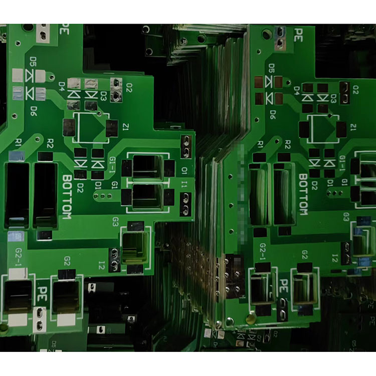 In che modo la finitura superficiale del PCB FR-4 influisce sulle sue prestazioni elettriche e meccaniche?